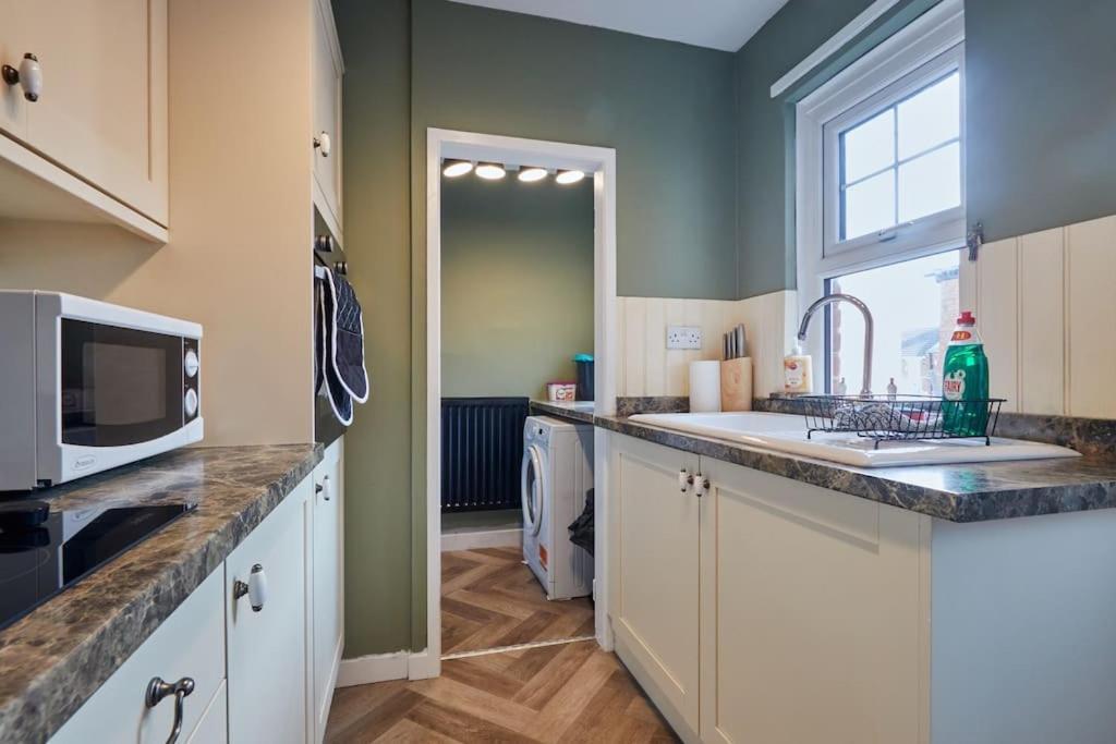 Cosy 3-Bedroom House In Seaham - Street Parking Bagian luar foto